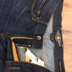 Like new , super comfy and cute lucky Sofia bootcut jeans. Super stretchy